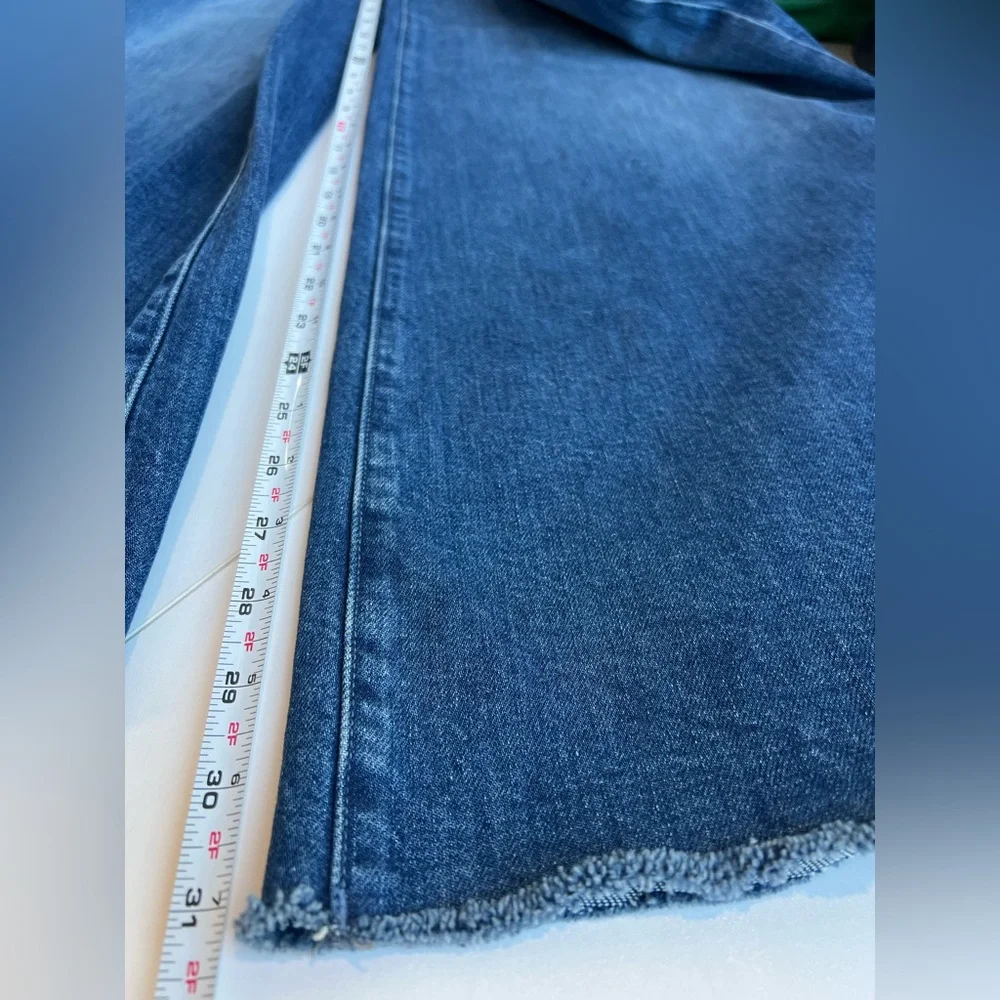 Mother The Swisher Sneak Fray Jeans Size 26 - Picture 15 of 16